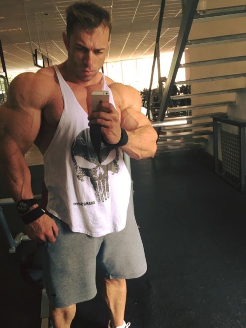 muscular guys, bodybuilders and my states of soul.