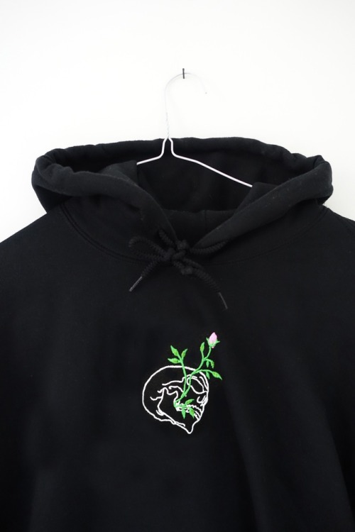 EMBROIDERED NEW LIFE PULLOVER [BLACK]ALL PRODUCTS FROM THE S/S16 COLLECTION WILL DROP APRIL 10TH, 7P