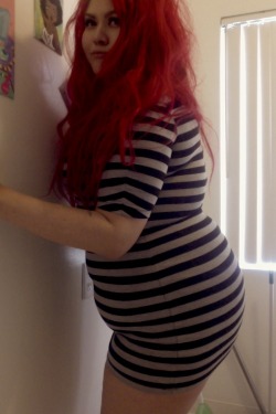 chubby-bunnies:  fat and happy. Leela 26 y/o size 18/20  