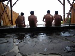 Japanese Onsen, Via Hige.