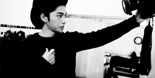 hwagaemarket:  his right dimple •‿• 