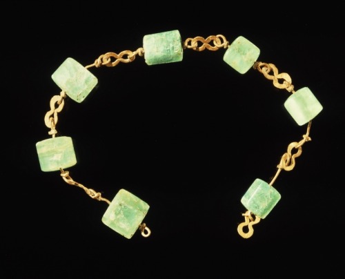 A necklace composed of seven Egyptian emerald beads on a gold chain. Roman period 1st – 3rd century 