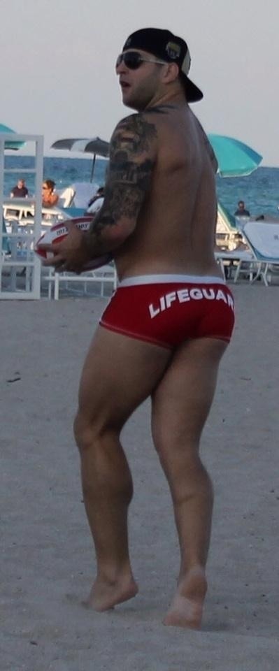 roscoearky:  4hombres4men:  HOT !!!!  Colby!!!! Oh yeah 