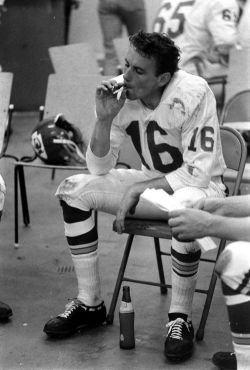 bloglikeaman:  Quick smoke at halftime of Superbowl I. -B