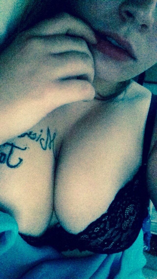 cocain-cunt:  still drunk from lastnight 😌💙