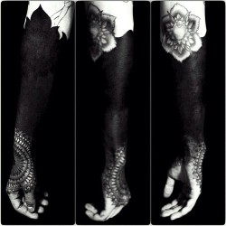 tattoome:  blackwork (artist?)  cthulhaa - art, tattoo, life and fashion