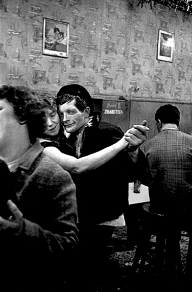 Anders Petersen, Cafe Lehmitz, Hamburg, 1967. 