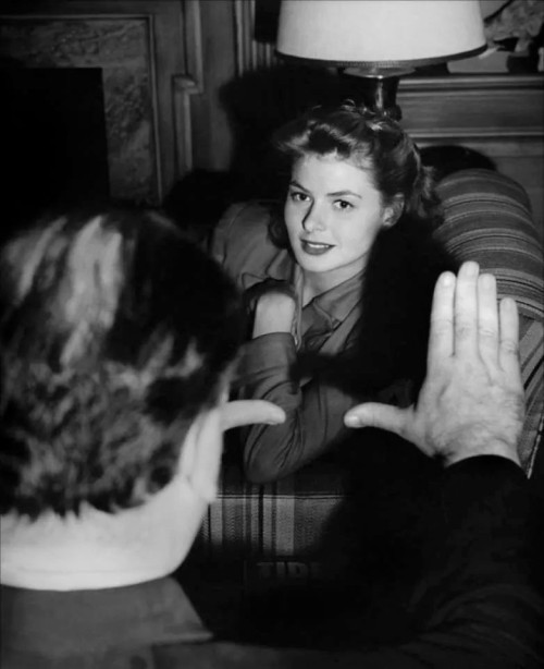 Alfred Hitchcock directs, Ingrid Bergman in Spellbound  (1945) Nudes & Noises  