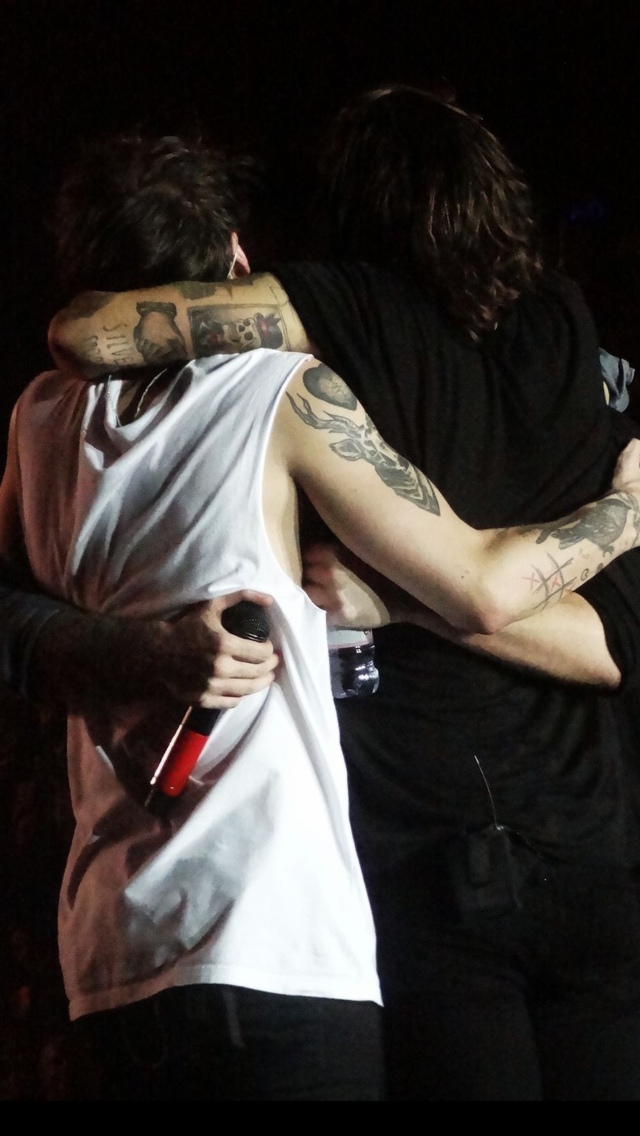 xlockscreens:  One Directionlike/reblog if you save!