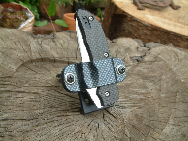 ru-titley-knives:  Two versions of kydex rigs for a Spyderco Bob T slipit folder