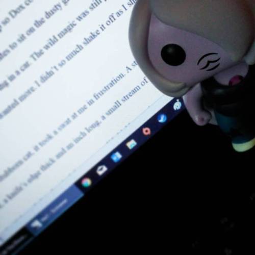 Amethyst is helping me out with adding some words to the #wip #amwriting #writersofinstagram