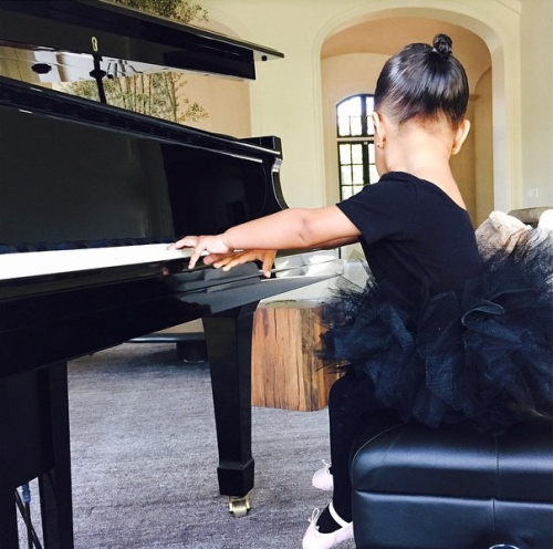 kimkardashianfashionstyle:kimkardashian -Morning piano session