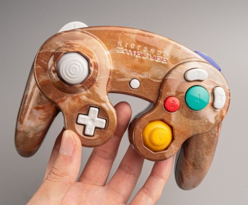 retrogamingblog2:Custom Gamecube Controllers made by SpicyFrog64