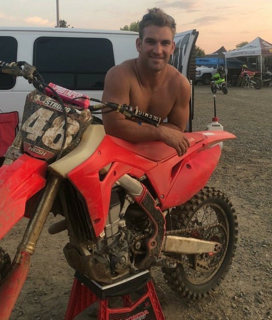 southern-god1: chettbro:      “C0untry Moto Daddy”   Stud!  