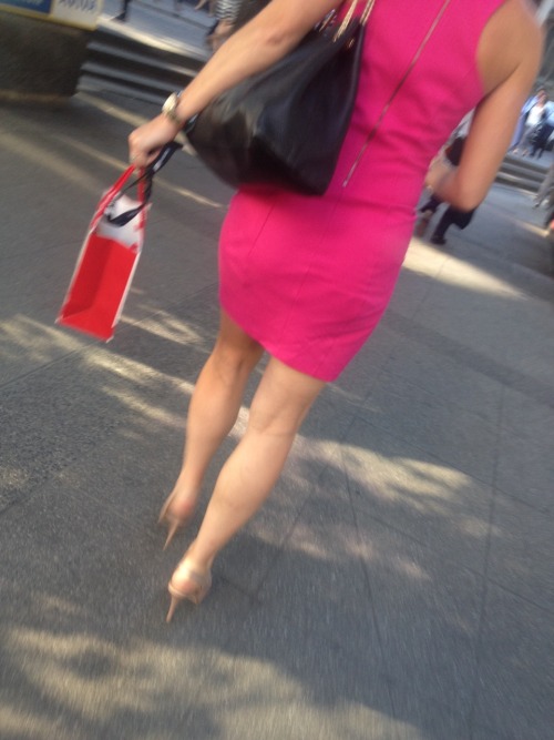 tumblcreep:  Another broad pushing 50 with an outrageously tight set-up  P.S. He’s behind you! 😜