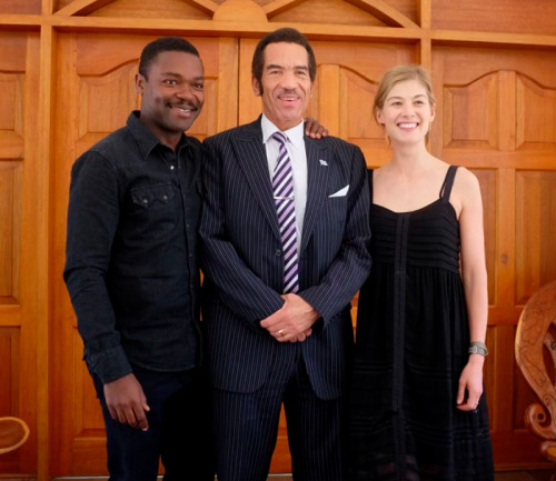 fuckyeahrosamundpike:David Oyelowo and Rosamund Pike with the President of Botswana, Ian Khama, son 