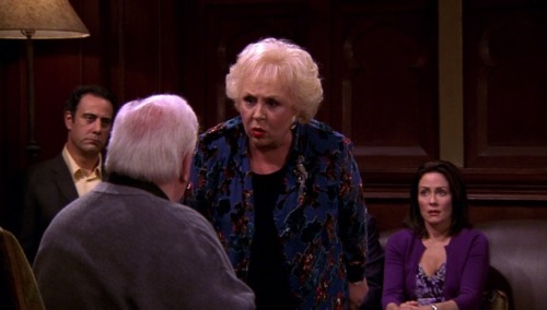 Everybody Loves Raymond (TV Series)‘The Angry Family’ S6/E1(2001), Michael presents a st