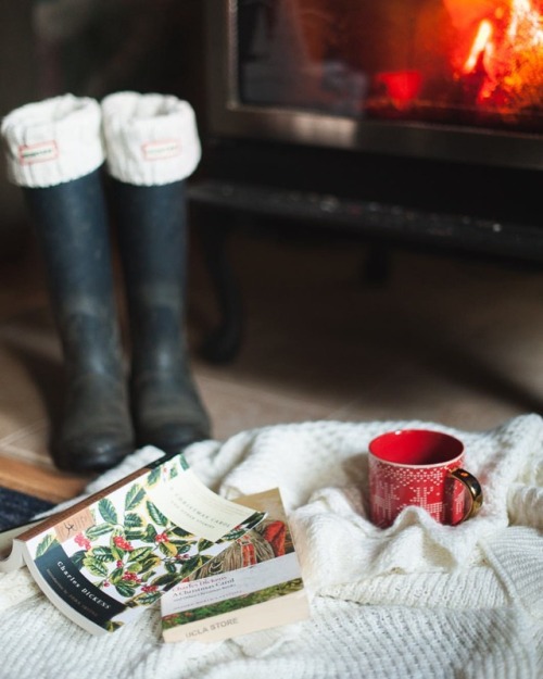 theardentbiblio:You know it’s winter here in the PNW when the boot socks go into the Hunters a