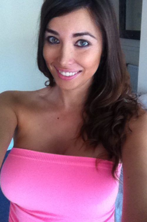 perfectlatinas:  girlswithbigassets:  For more girls with big assets go to http://fotozup.com.