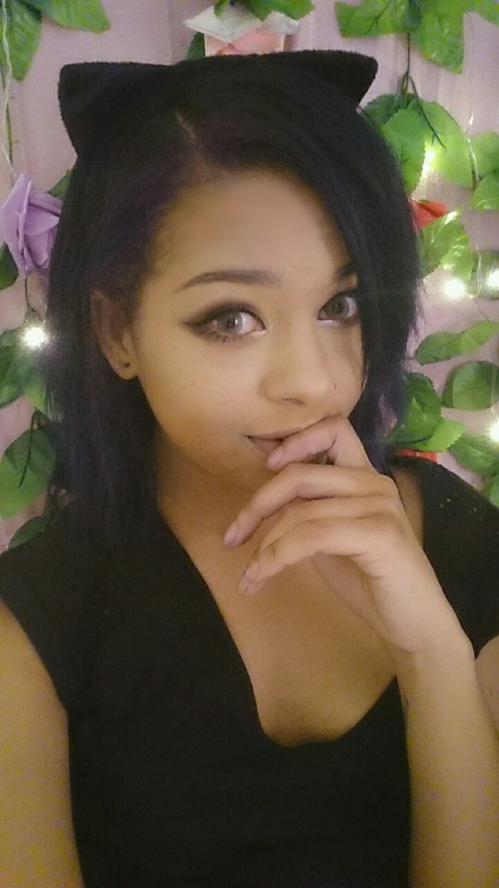 cherrychisa:  I took a photo earlier  ((there’s only so many captions I can come