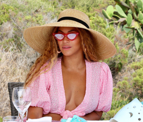 beyhive4ever: Beyoncé celebrating her 37th birthday on Sardinia, Italy (September 4, 2018)