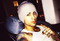 bitchlibra:  Zayn + Beanies (｡♥‿♥｡) 