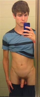 nakedguyselfies:  If you live in the sunshine coast region (QLD)   CLICK HERE! Or if you think he’s hot why not check out some other Hot Aussie guys featured on my favorite gay porn website!? You’ve got nothing to lose, so why not check it out by CLICKING