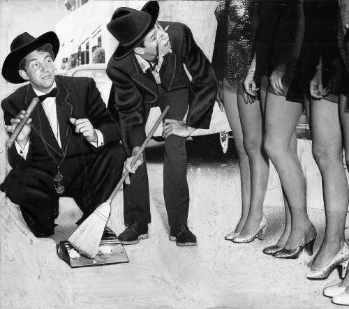 classickat:  Dean Martin and Jerry Lewis checking out starlets, early 1950′s.