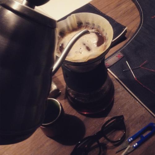 Good morning, Hario Addict ..!! BrambySupplyCo. Custom Made Aprons BCN #coffeelover #coffeelife #cof