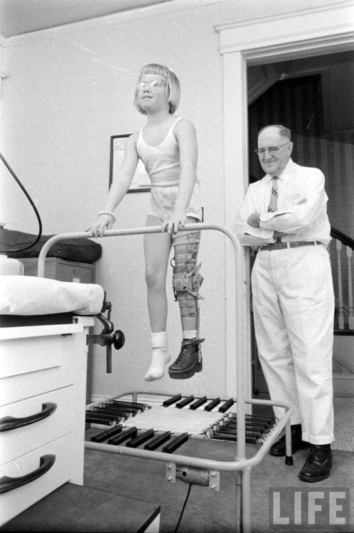 Trampoline therapy(Robert W. Kelley. 1960)
