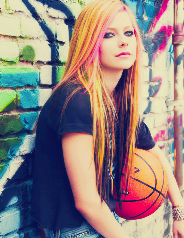 Avril Lavigne su We Heart It. http://weheartit.com/entry/67854327/via/Rock_Punk_Emo_Girl