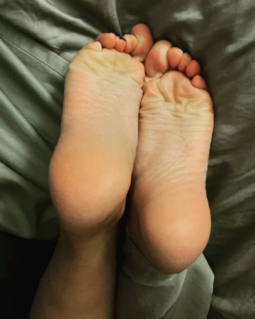 Please please I need it daddy! #feet #foot #footjob #feetplay #footBdsm #barefoot #footfetısh #footf