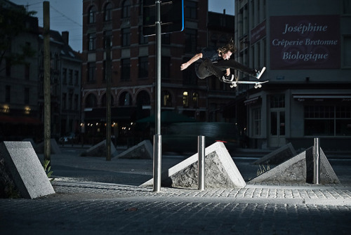 Levi Brown, kickflip fakie photo by Jelle Keppens