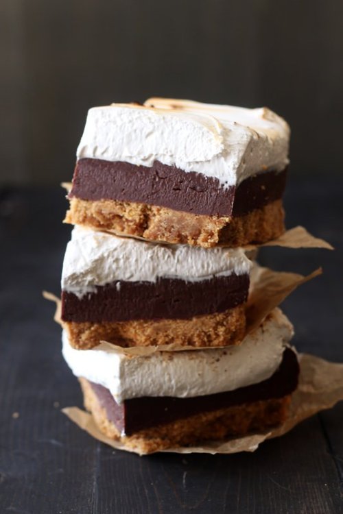 sweetoothgirl:    S’mores Fudge Bars  
