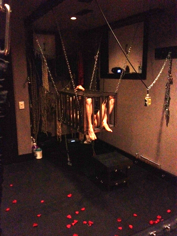 boy1dr:  happyfrosh:  http://happyfrosh.blogspot.com/2011/11/cage-suspended.html