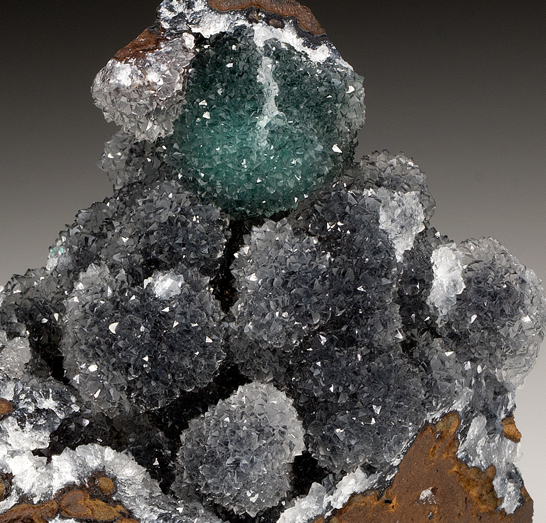 bijoux-et-mineraux:  Quartz over Chrysocolla on matrix -  Manto Tres Gracias Mine,