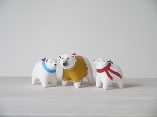 artisticmoods:  I would LOVE to see Emily Steele’s supercute ceramics hang around in my Christmas tree this year. More of her creations shared on the blog:http://www.artisticmoods.com/emily-steele/