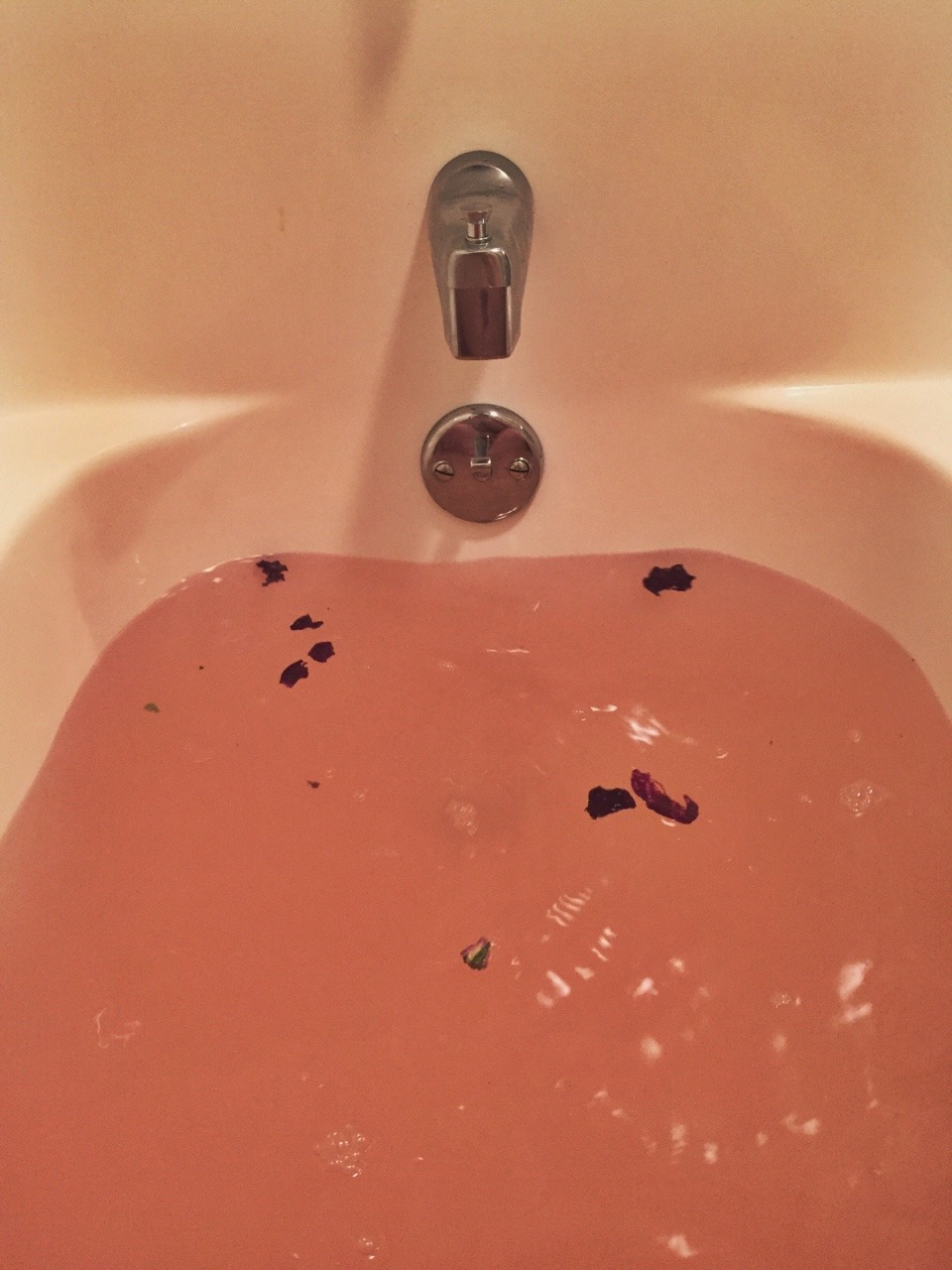 freshaslush:  Late night Lush bath diary - Rose Bombshell (AKA Flower Explosion)