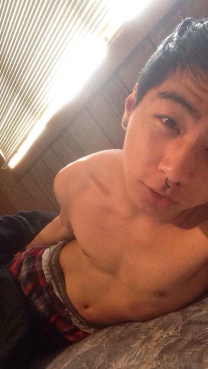blessedngifted-theyoungmalebody:  This GUY is naaaughty! He’s okay looking but what a kinky twink! ^^V