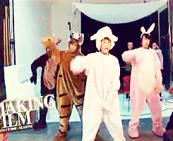-everdeen:  TVX Cute: Barn Animals Perform “O”-正.反.合.  meanwhile: 