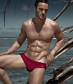 performancemanchester:  red-meat:  Thom Evans 7 by Daniel Jaems RED MEAT | FACEBOOK | TWITTER | RANDOM  Thom Evans