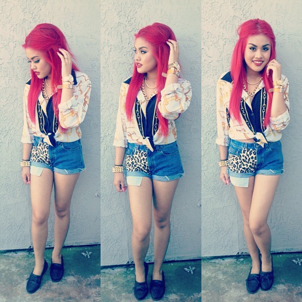 shesbombb:  http://lipsticktiff.tumblr.com/