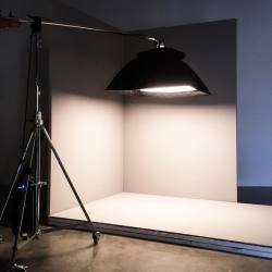 andph:  Setup for a new shooting #photographer #shooting #stilllife #stilllifephotography #editorial #fashion #studio #broncolor #design #detail (presso Baobab Studio)