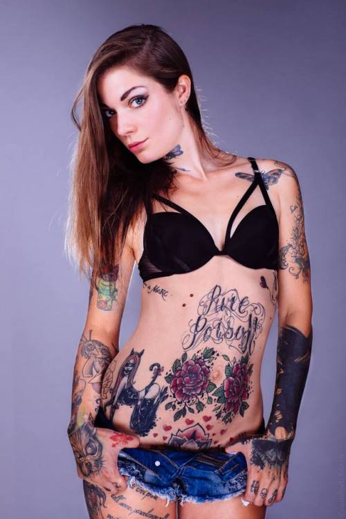 inked-girls-all-day:  Refen Doe