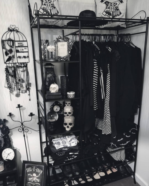 Ahh, a closet to die for.