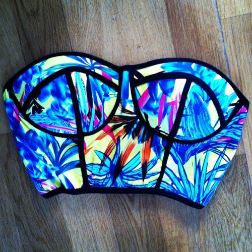coconut-river:   belizean-fashionista    promoting all new followers to 30,000+