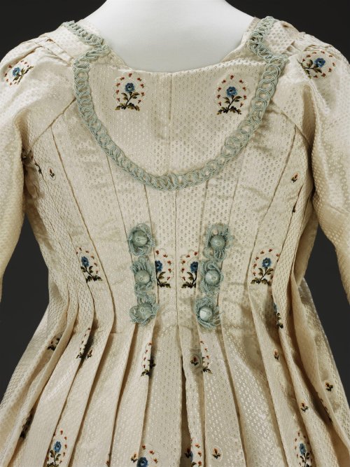 Gown, 1790-95From the V&A