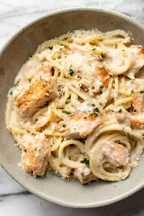 daily-deliciousness:  Salmon pasta with a creamy garlic sauce
