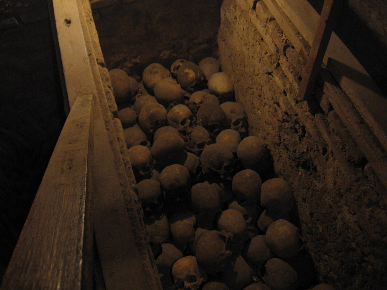 mortem-et-necromantia:  Catacombs of San Francisco, Perú. 