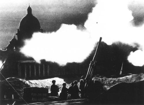 whattheendoftheworldlookedlike:Leningrad, Soviet Union, 1941.